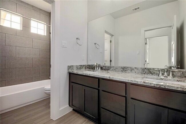 Building Photo - 1265 Summerbrooke Cir