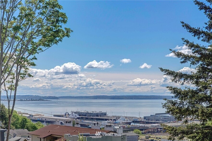 Panoramic views - 2210 12th Ave W