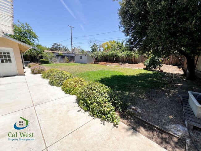 Building Photo - $5800 - Spacious 5 Beds 4 baths with large...
