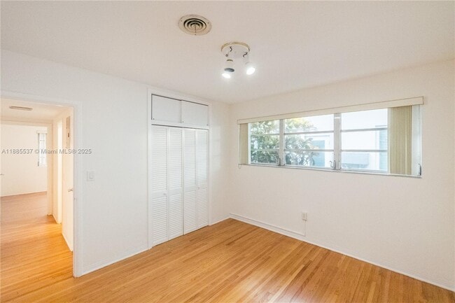 Building Photo - 5600 San Vicente St