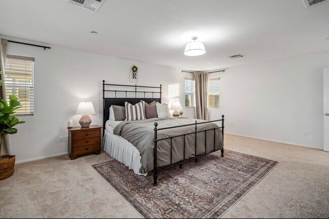 Building Photo - 44112 Sierra Vista Dr