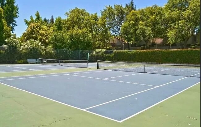 Building Photo - 5143 Oakdale Ct