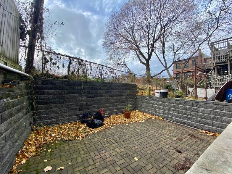 Building Photo - 11 Highland Park Ave