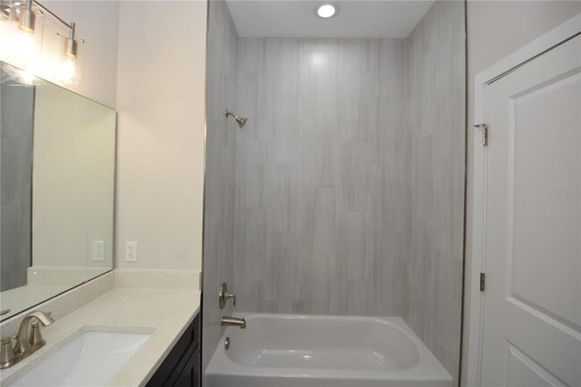 Building Photo - 5 Seton Ct