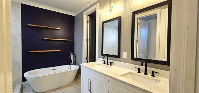 Building Photo - 1993 Memorial Dr SE