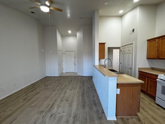 Building Photo - 1109 Meadowlark Way SE