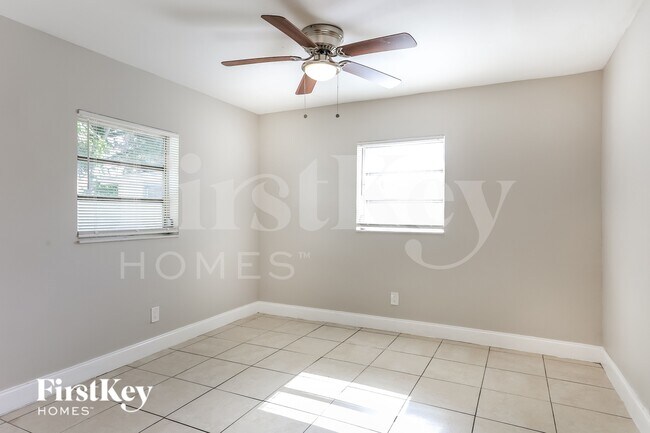 Building Photo - 3751 NW 9th Ct