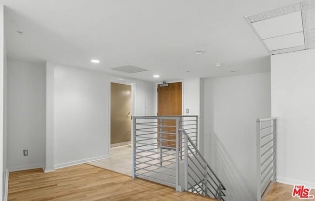 Building Photo - 13700 Marina Pointe Dr