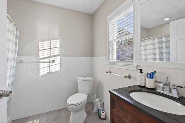 Building Photo - 2818 Tidewater Dr