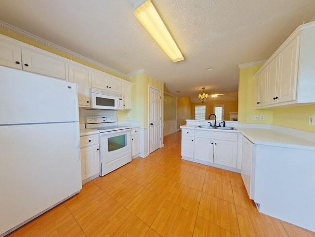 Building Photo - Two Bedroom Townhome in the Heart of Grovetown!