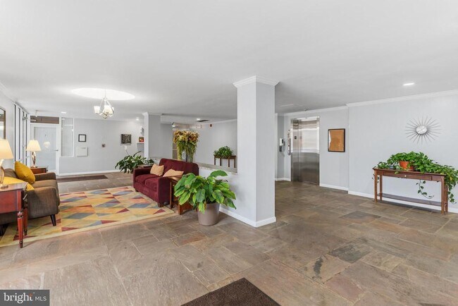 Building Photo - 5353 Columbia Pike