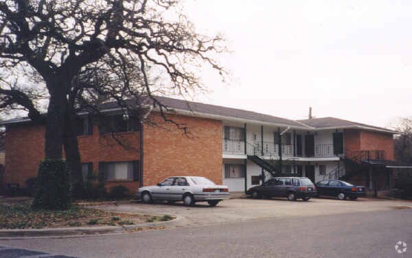 Building Photo - Karen Elaine Apartments