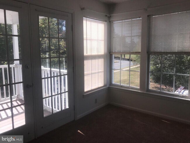 Building Photo - 901 Woodbridge Ct