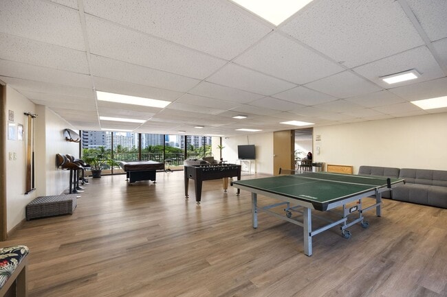 Building Photo - Luxury Waikiki Living with Panoramic Ocean & Sunset Views