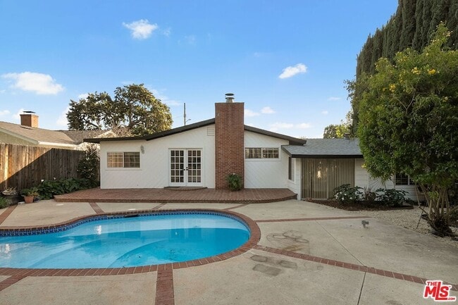 Building Photo - 15005 Killion St