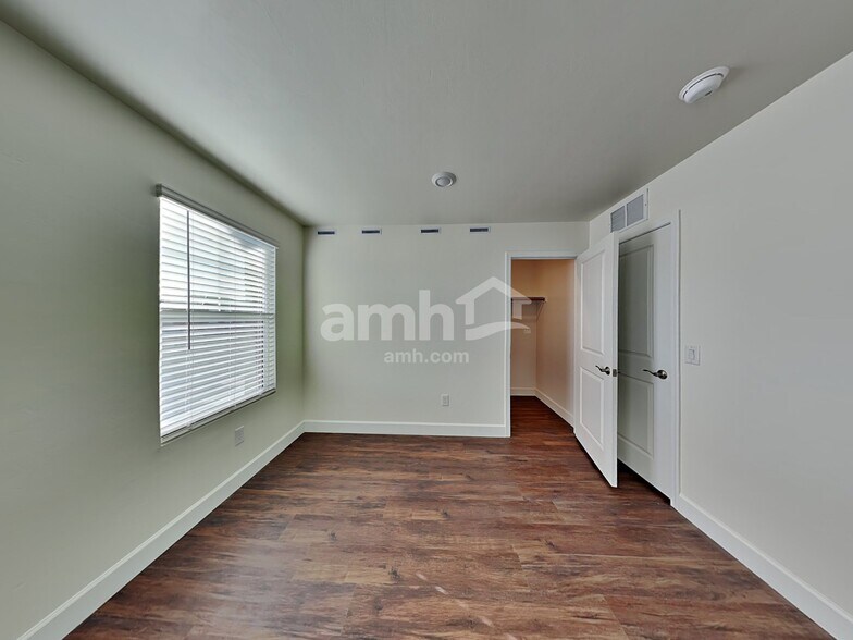 Building Photo - 7495 S Via Bombachas