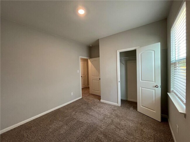 Building Photo - 508 Republic Dr