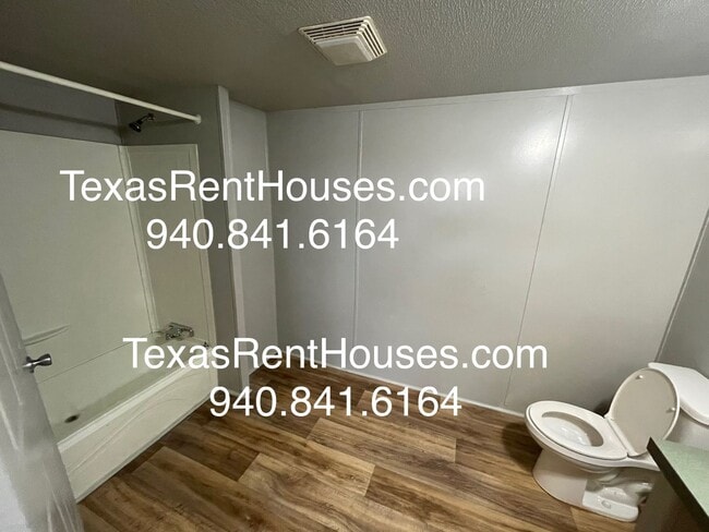 Building Photo - Beautifully Remodeled 3 Bed, 1 Bath Manufa...