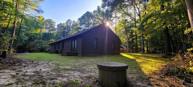 Building Photo - Remodeled secluded wooded oasis off of Qualla Road with handicap access