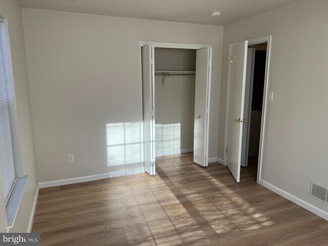 Building Photo - 83 W Laurel Ave