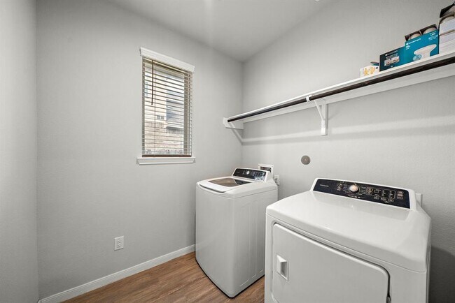 Building Photo - 27966 Rocky Heights Dr