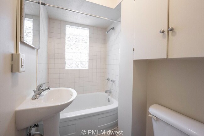 Building Photo - Charming 2-Bedroom Duplex in Indianapolis - Perfect Rental Opportunity!