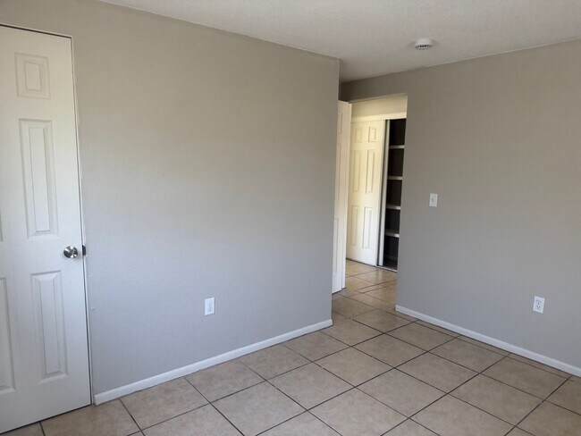 Building Photo - Palmetto Gardens 2/1 duplex