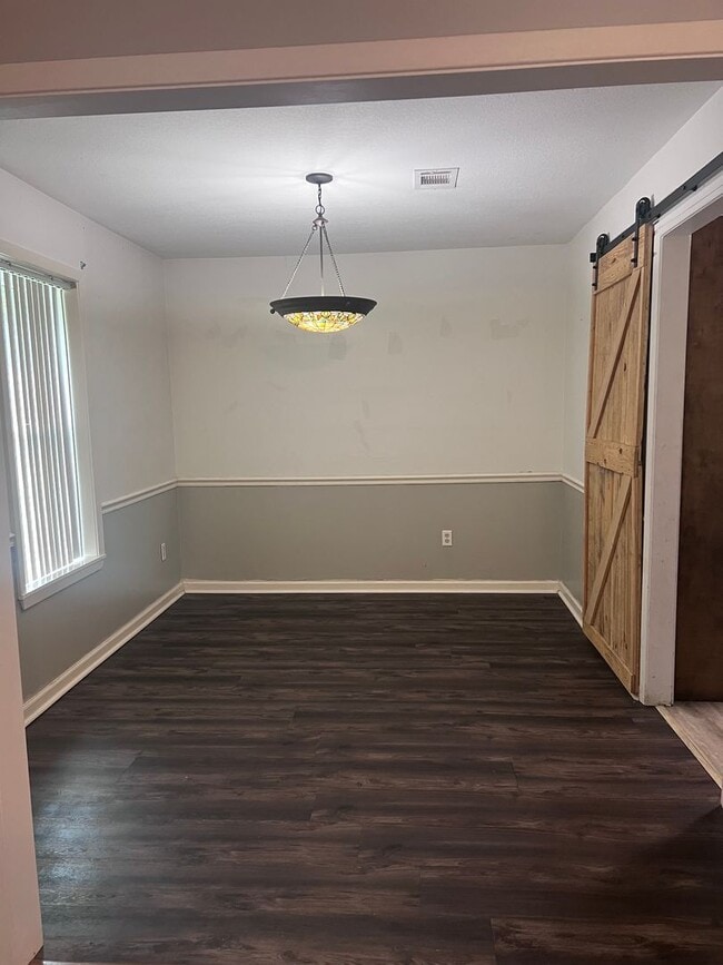 Building Photo - 206 Indian Trail