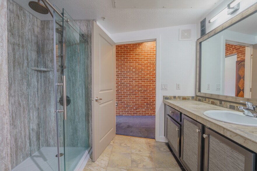 Building Photo - 7240 W Custer Ave