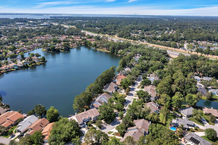 Building Photo - 11330 Lake Mandarin Cir E