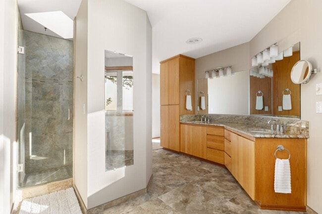 Building Photo - One Acre of Gorgeous Views and a Spacious ...