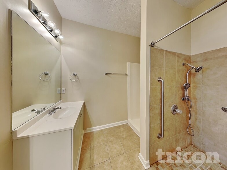 Building Photo - 1421 Highgrove Way