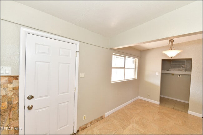 Building Photo - 9143 Matterhorn Dr