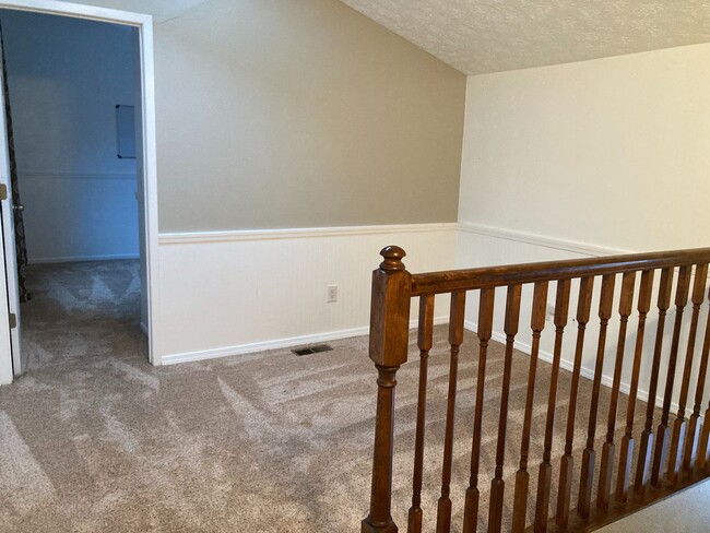 Building Photo - 3 Bedroom, 2.5 Bath Townhouse off Johns Ro...