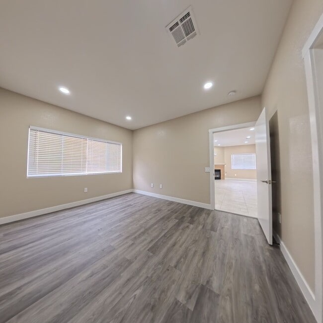 Building Photo - 8725 W Flamingo Rd