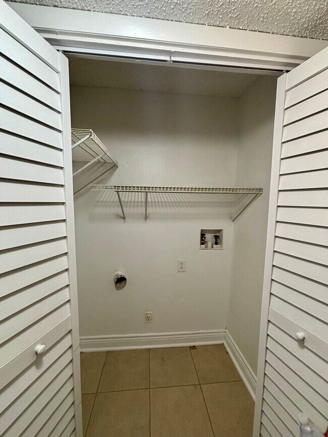Building Photo - 7539 Abonado Rd
