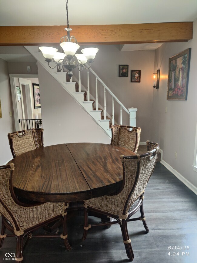 Building Photo - 121 N Main St