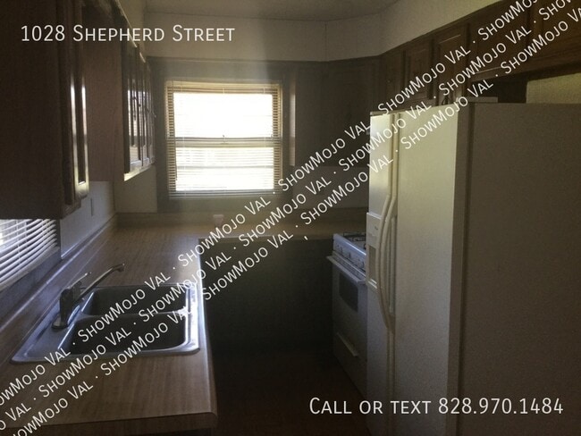 Building Photo - 1028 Shepherd St