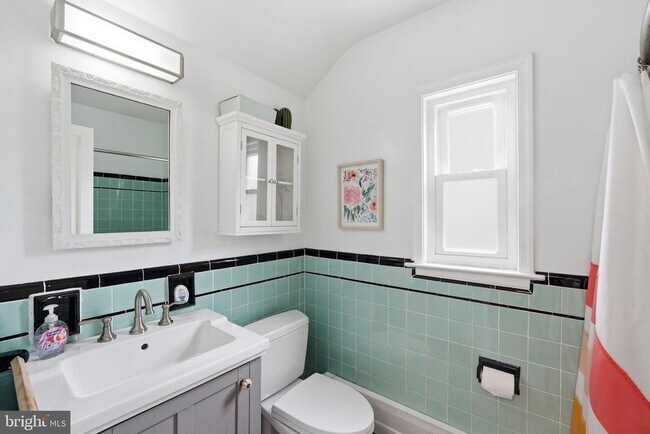 Building Photo - 8007 Wildwood Dr