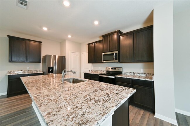 Building Photo - 524 Republic Dr