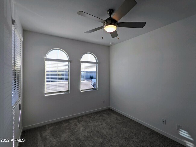 Building Photo - 16846 W Las Palmaritas Dr