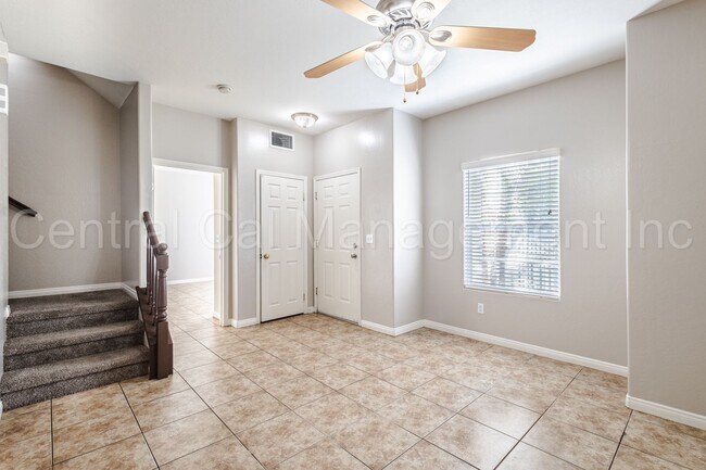 Building Photo - 3 Bedroom/2 Bath Townhome in Mill Creek - ...