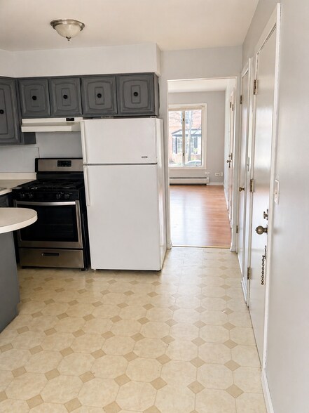 Building Photo - 801 S La Grange Rd