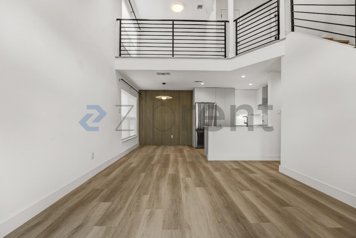 Building Photo - Unit B