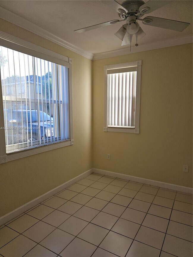 Building Photo - 1543 SE 25th St