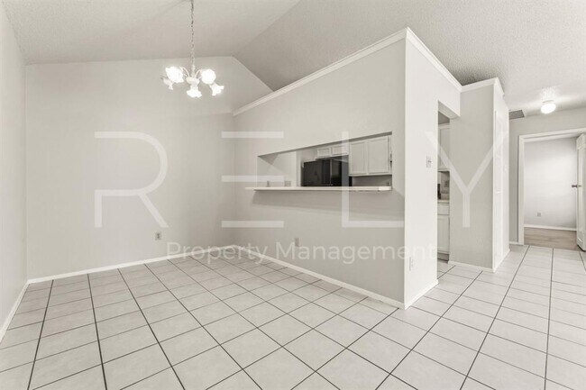 Building Photo - 409 Greenlawn Blvd