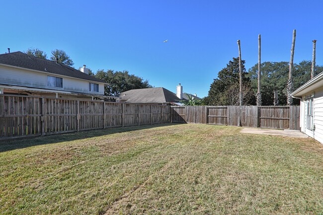 Building Photo - 15223 Stoneyview Dr