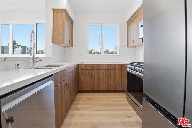 Building Photo - 1820 Prosser Ave