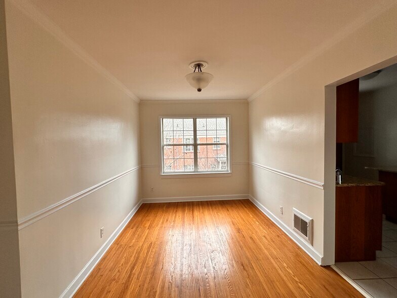 Building Photo - 114 Crescent Ave