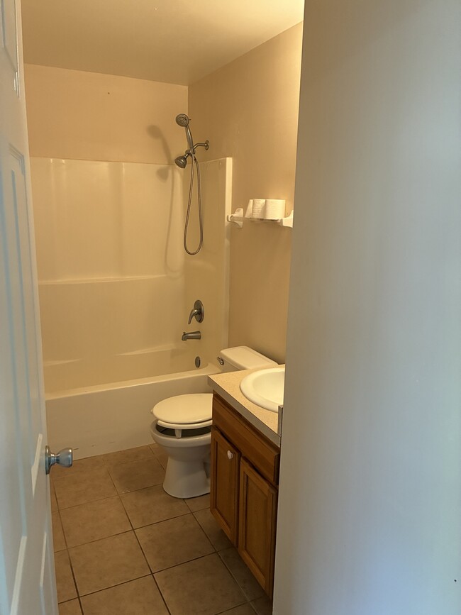 Building Photo - 6079 E Quitman St